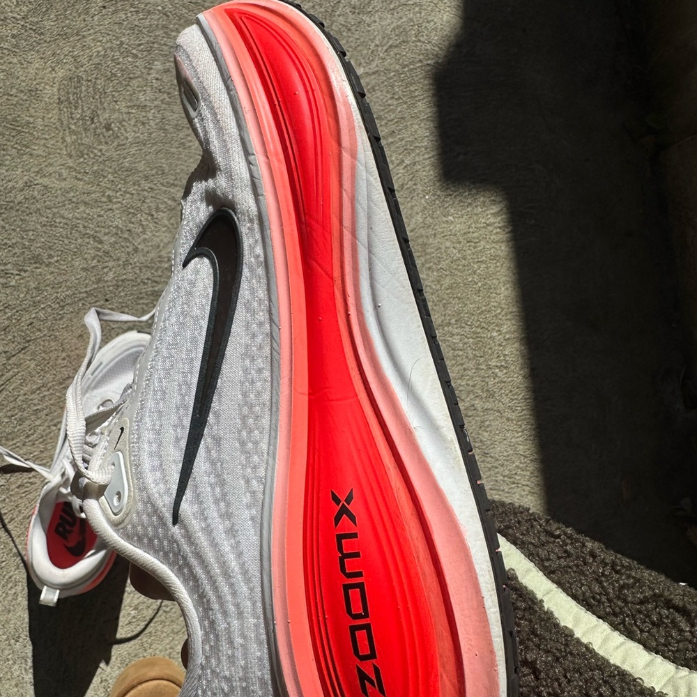 Nike Vomero 18 Plus running shoes - Picture 5 of 8